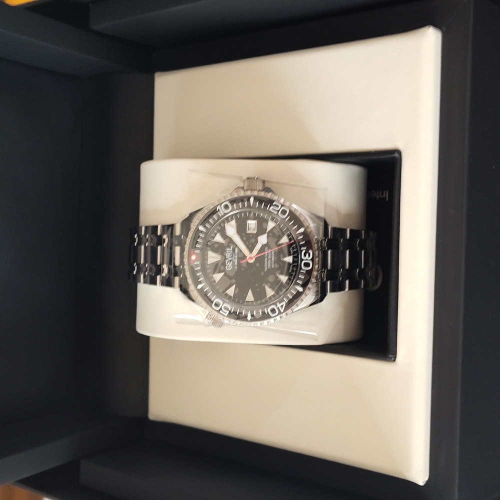 Invicta Men's Black and Silver Watch